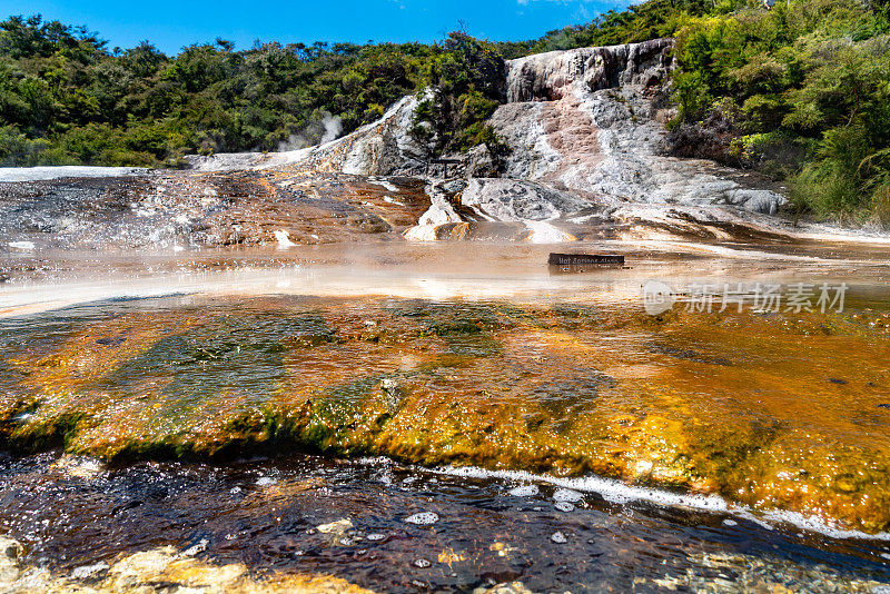 翡翠梯田，Orakei Korako地热公园和洞穴，隐藏山谷，新西兰陶波